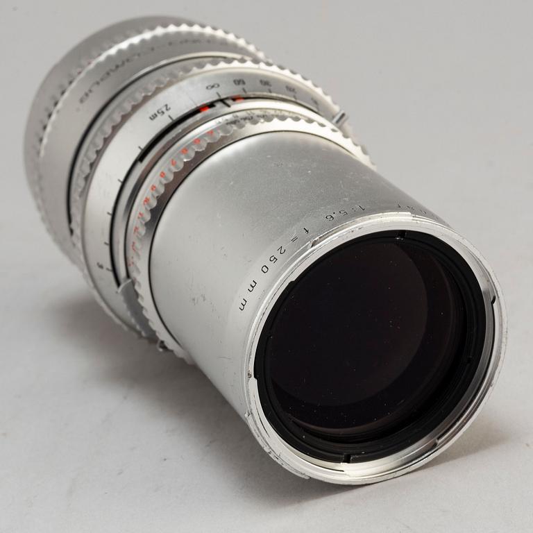 A Hasselblad 500 C with two lenses: Planar 1:2,8 80mm and Sonnar 1:5,6 250 mm.