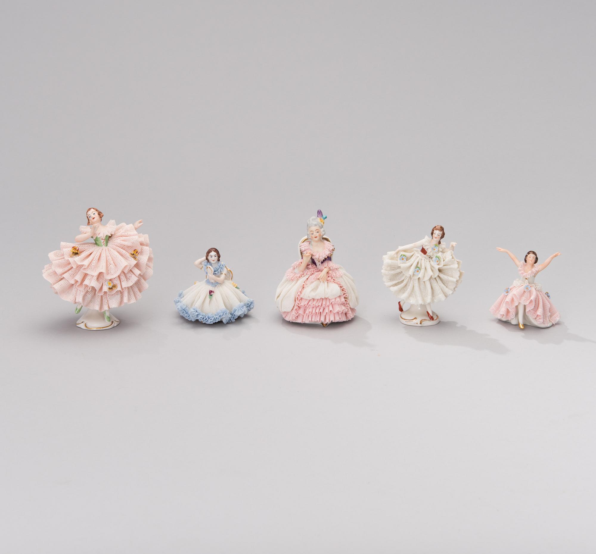 FIGURINER, 5 st, porslin, stämplade Dresden. 1900-talets mitt.