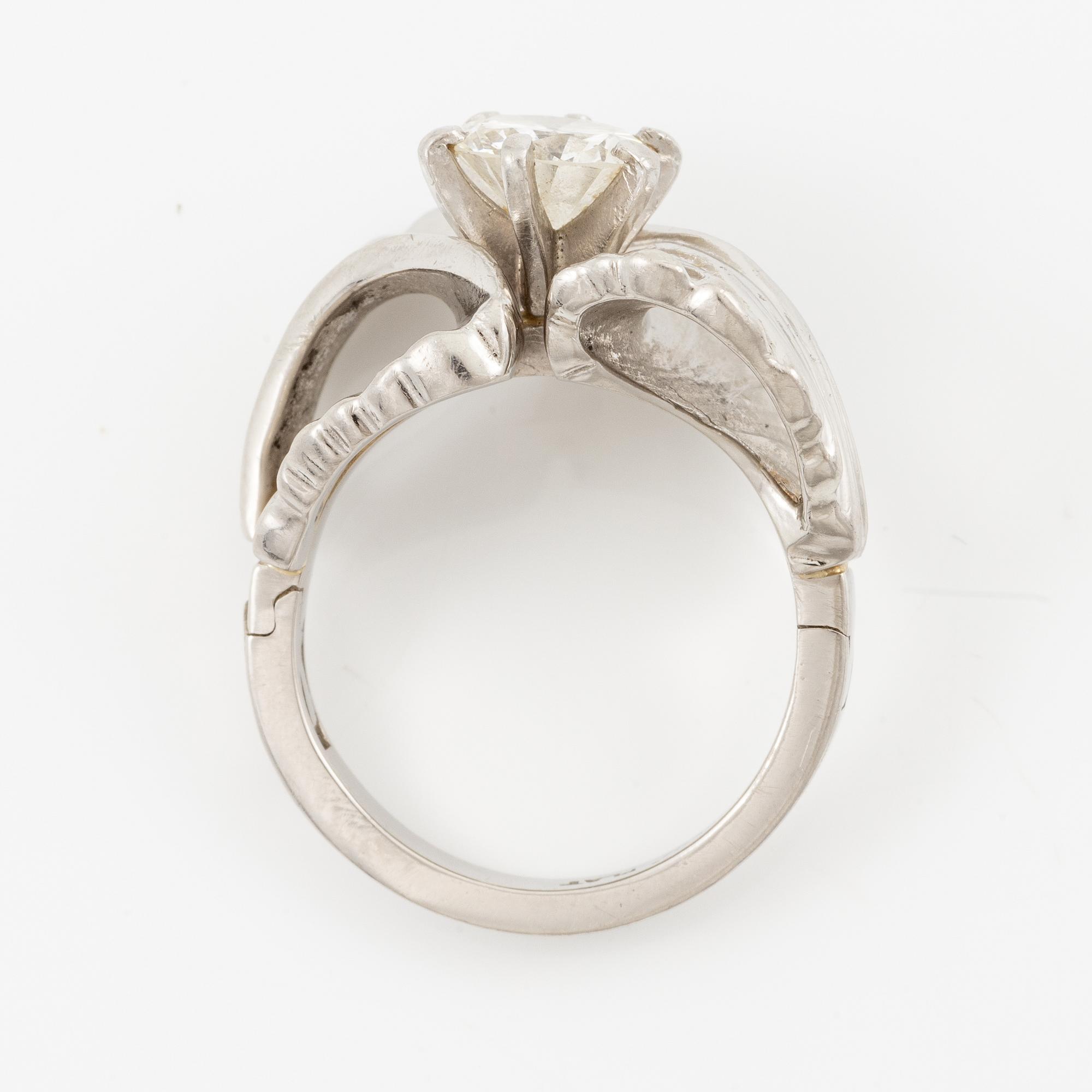 Ring, platinum with a brilliant-cut diamond approximately 1.50 ct.