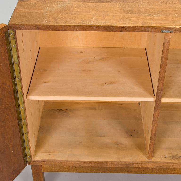 Alvar Aalto, skåp, modell 810 för O.Y Huonekalu- ja Rakennustyötehdas A.B, 1930-tal.