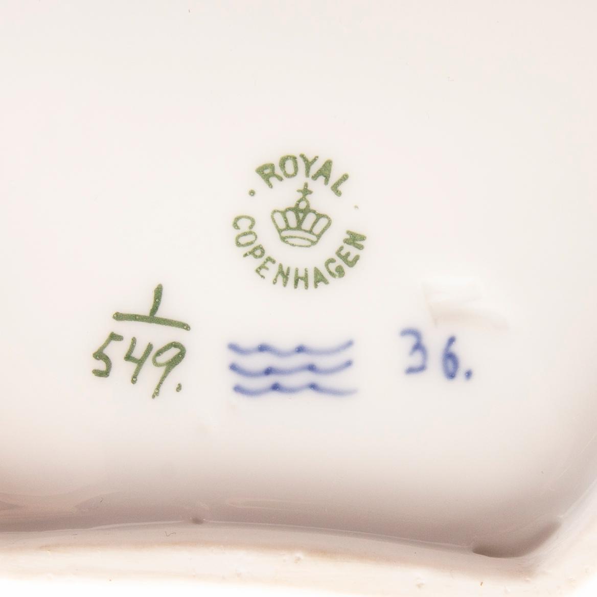 Service 52 dlr "Musselmalet" riflet, half and full lace Royal Copenhagen Denmark porcelain.