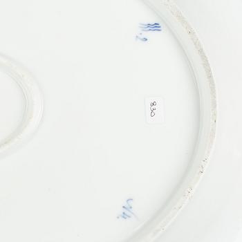 Serveringsfat, porslin, Royal Copenhagen, "Musselmalet", tidigt 1800-tal.