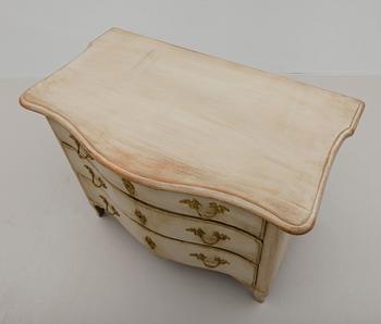 BYRÅ, senbarock, 1700-talets mitt.