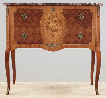 BYRÅ, sengustavianks stil, 1900-tal.