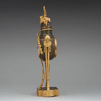 BORDSPENDYL. Frankrike, omkring år 1800. Directoire.