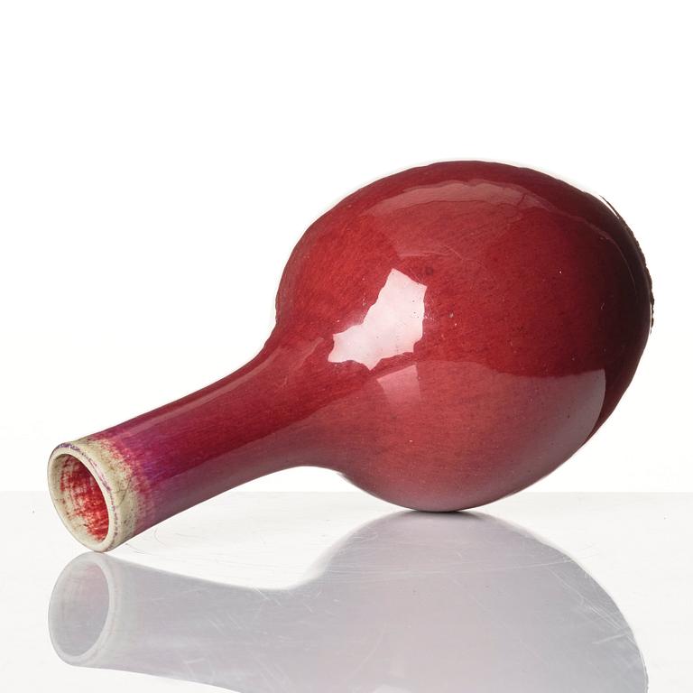 A Chinese flambé glazed vase, Qing dynasty, 19th century.