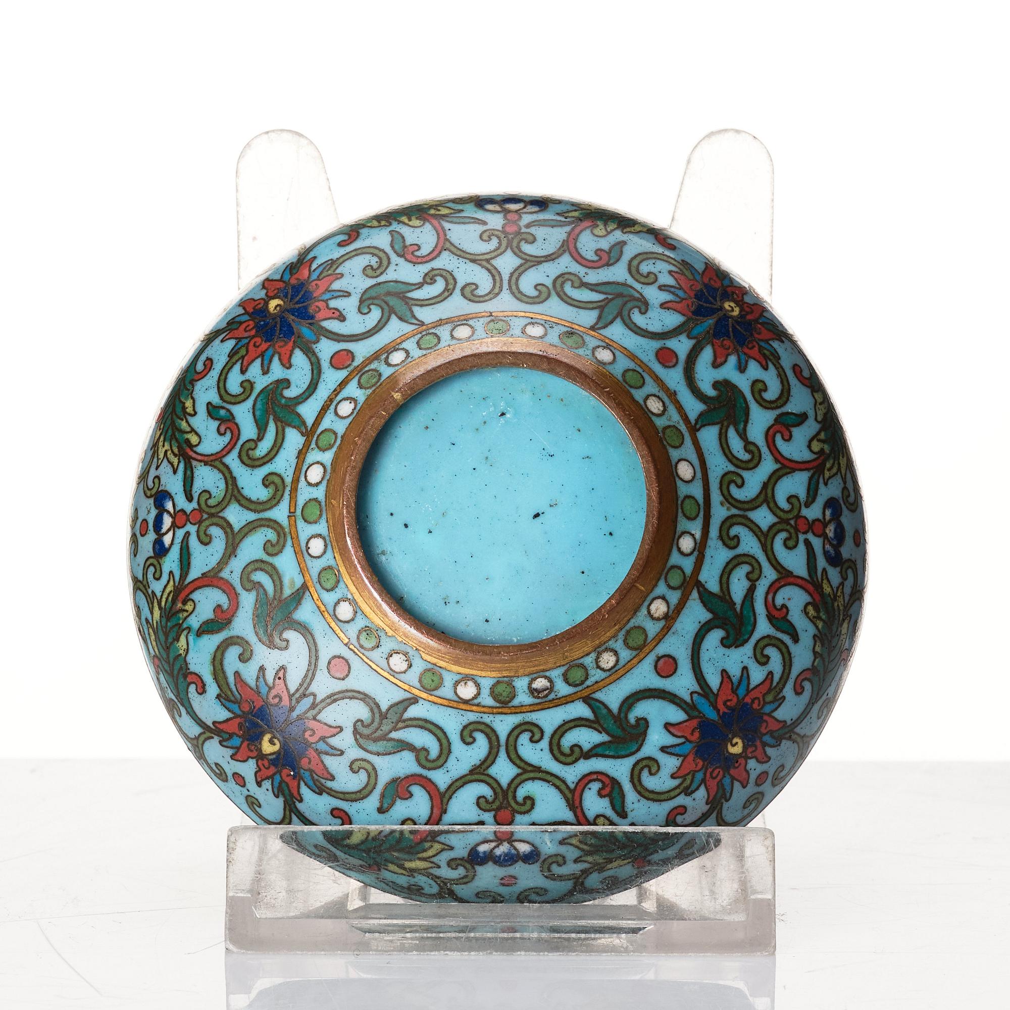 Kopp samt fat, cloisonné. Ming dynastin (1368-1644).