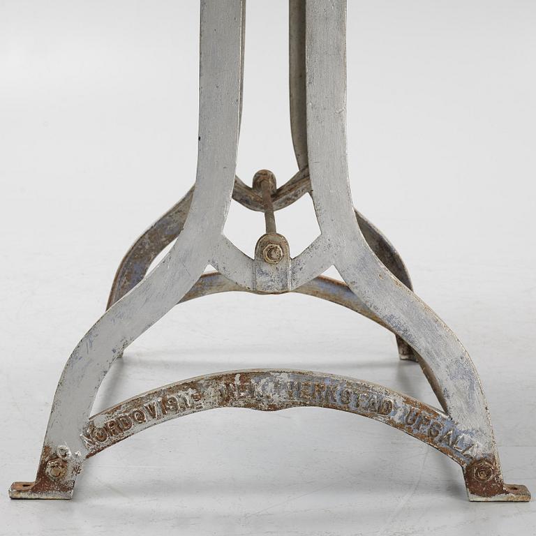 Bord, Norqvists Mek. Verkstad Upsala, omkring 1900.