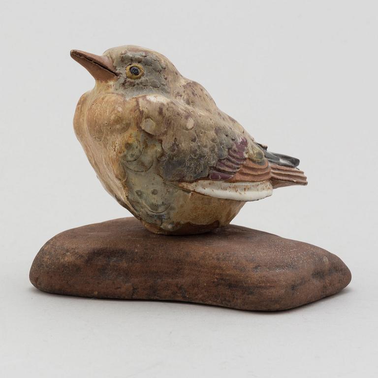 TYRA LUNDGREN, a stoneware sculpture of a bird, Sweden mid 20th Century.
