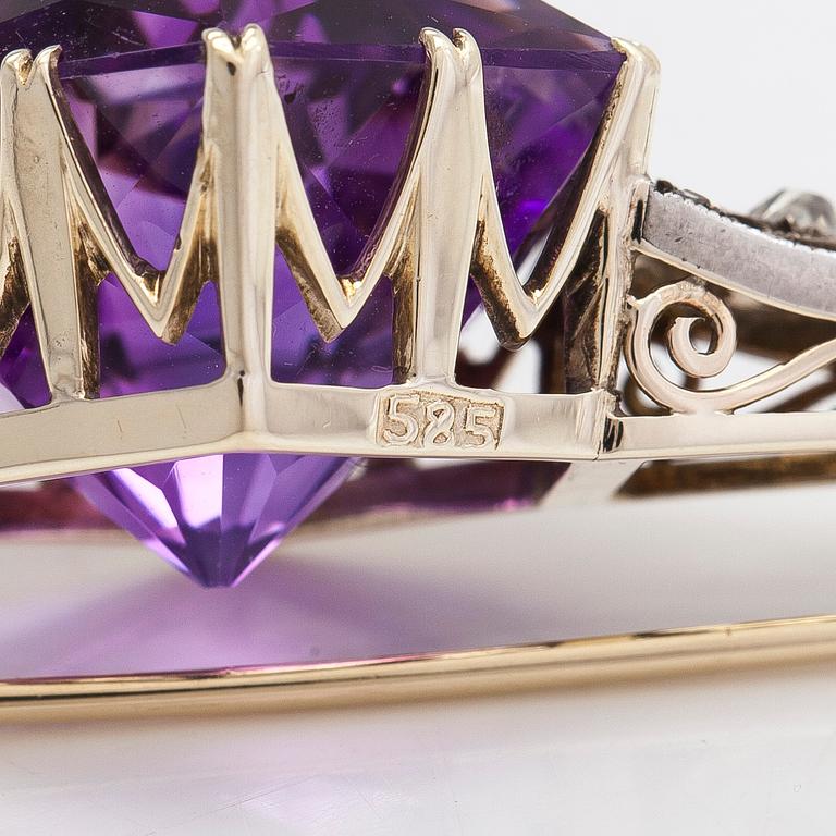 A 14K gold brooch, with an amethyst, old- and rose-cut diamonds,  early 20th century.