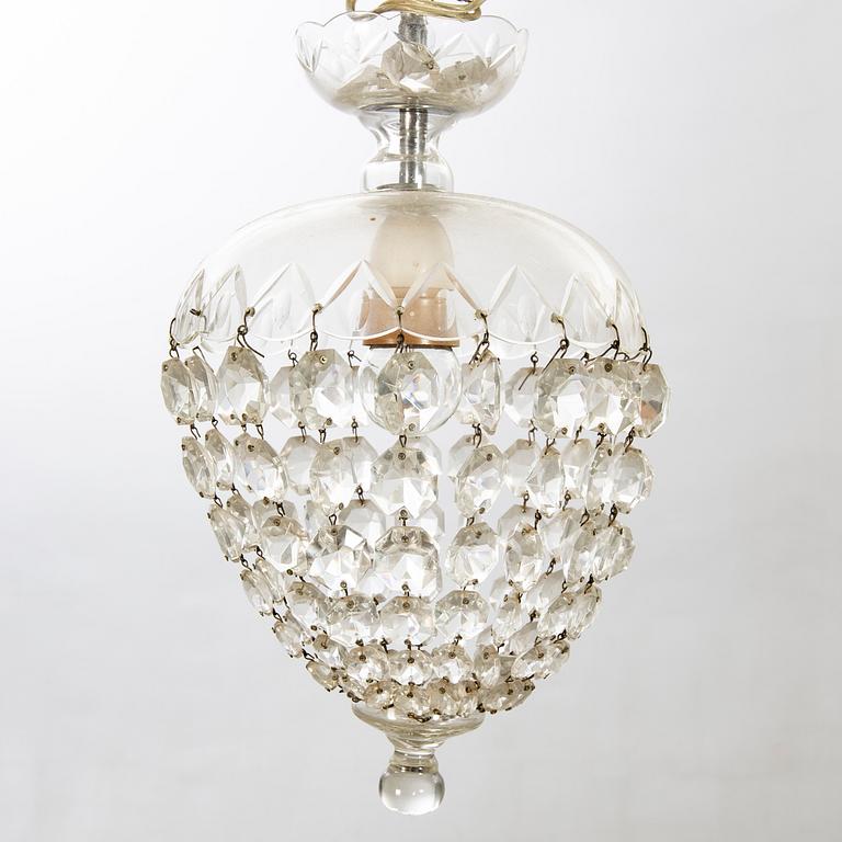 Plafonder, två st, prismor i kristall/glas, 1900-talets första del.