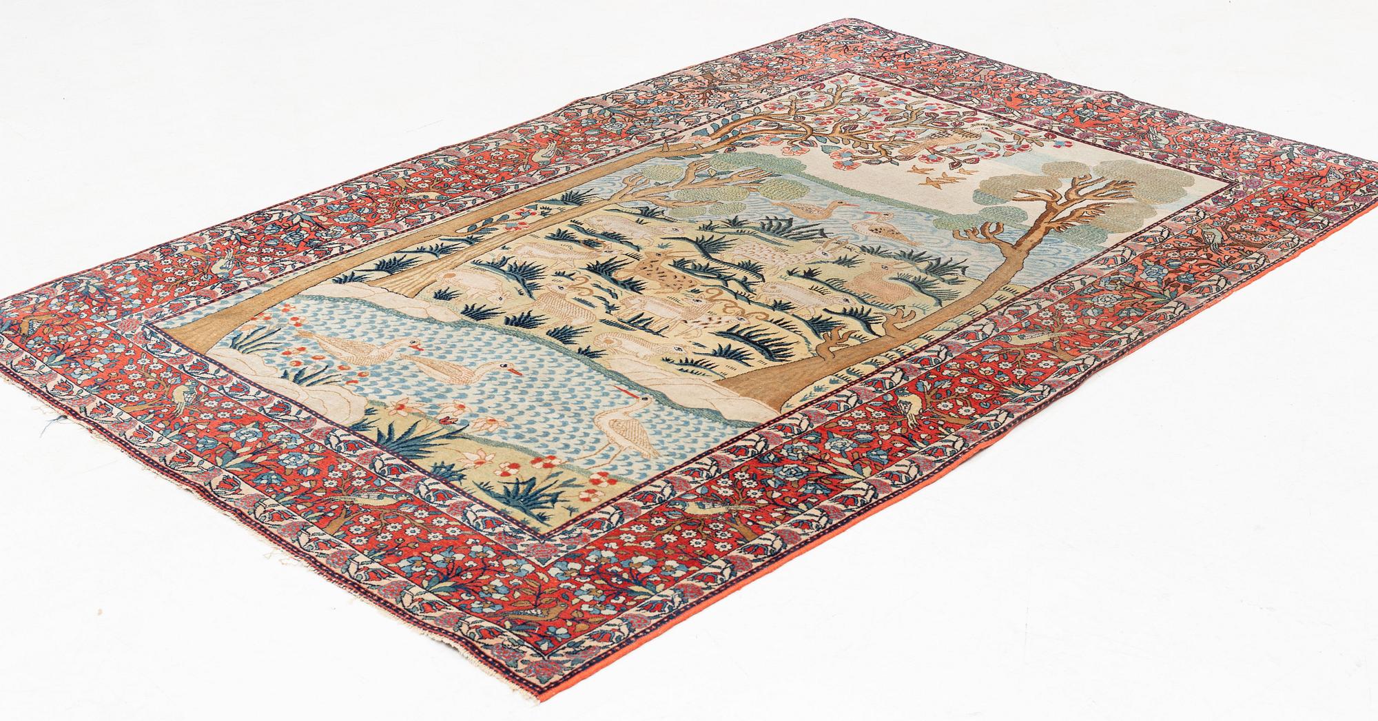 An antique/semi-antique pictoral Kashan rug, ca 215 x 140-144 cm.