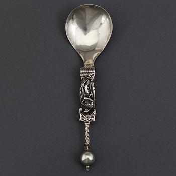 A late 19th / early 20th century silver spoon, unmarked.