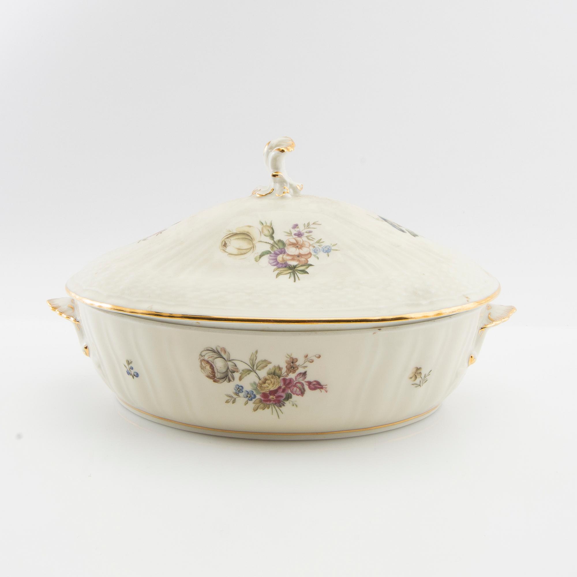 Servis ca 60 dlr "Frijsenborg" Royal Copenhagen Danmark 1900-talets mitt porslin.