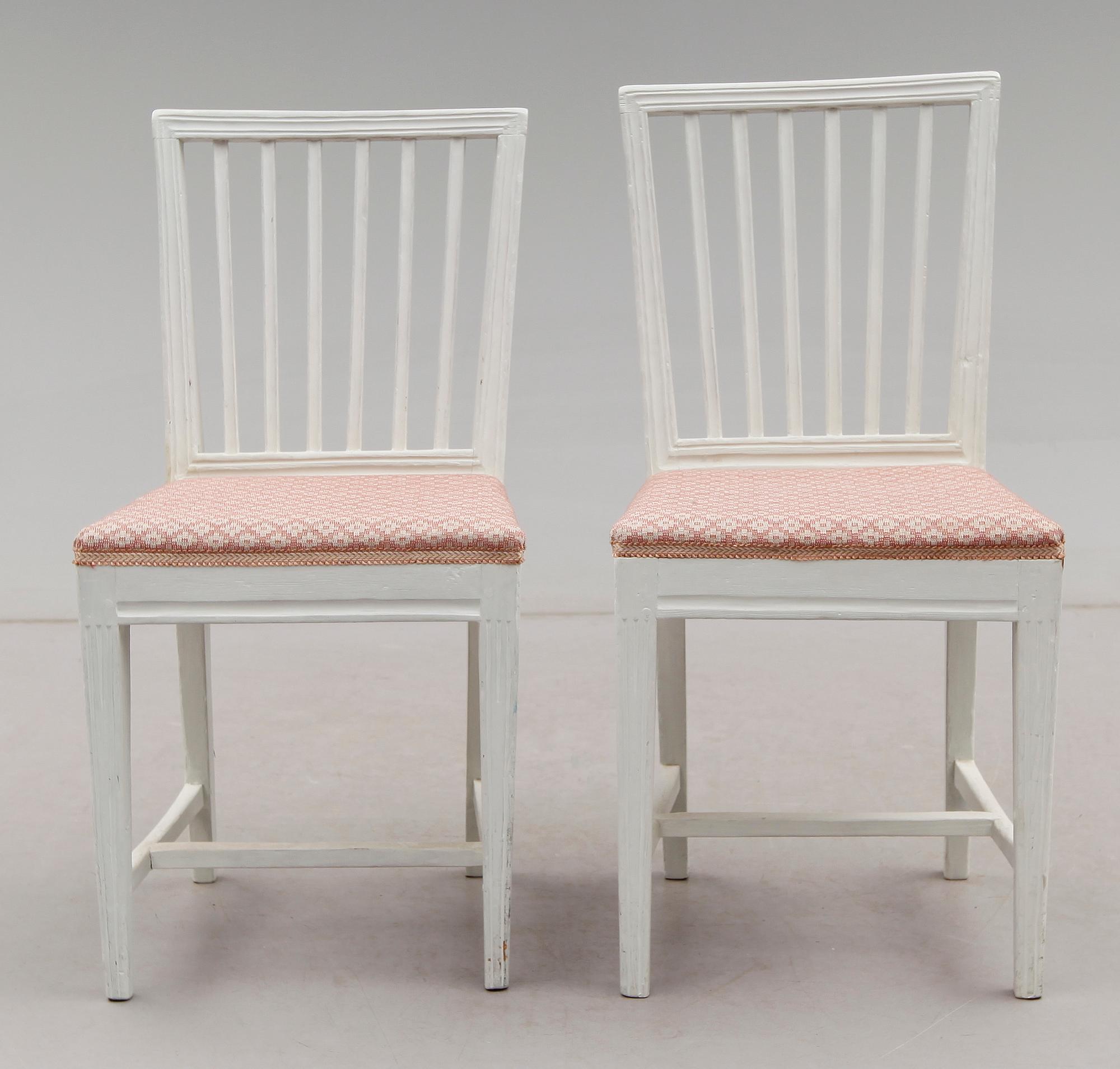 STOLAR, 2 st snarlika, allmoge, 1800-talets första hälft.