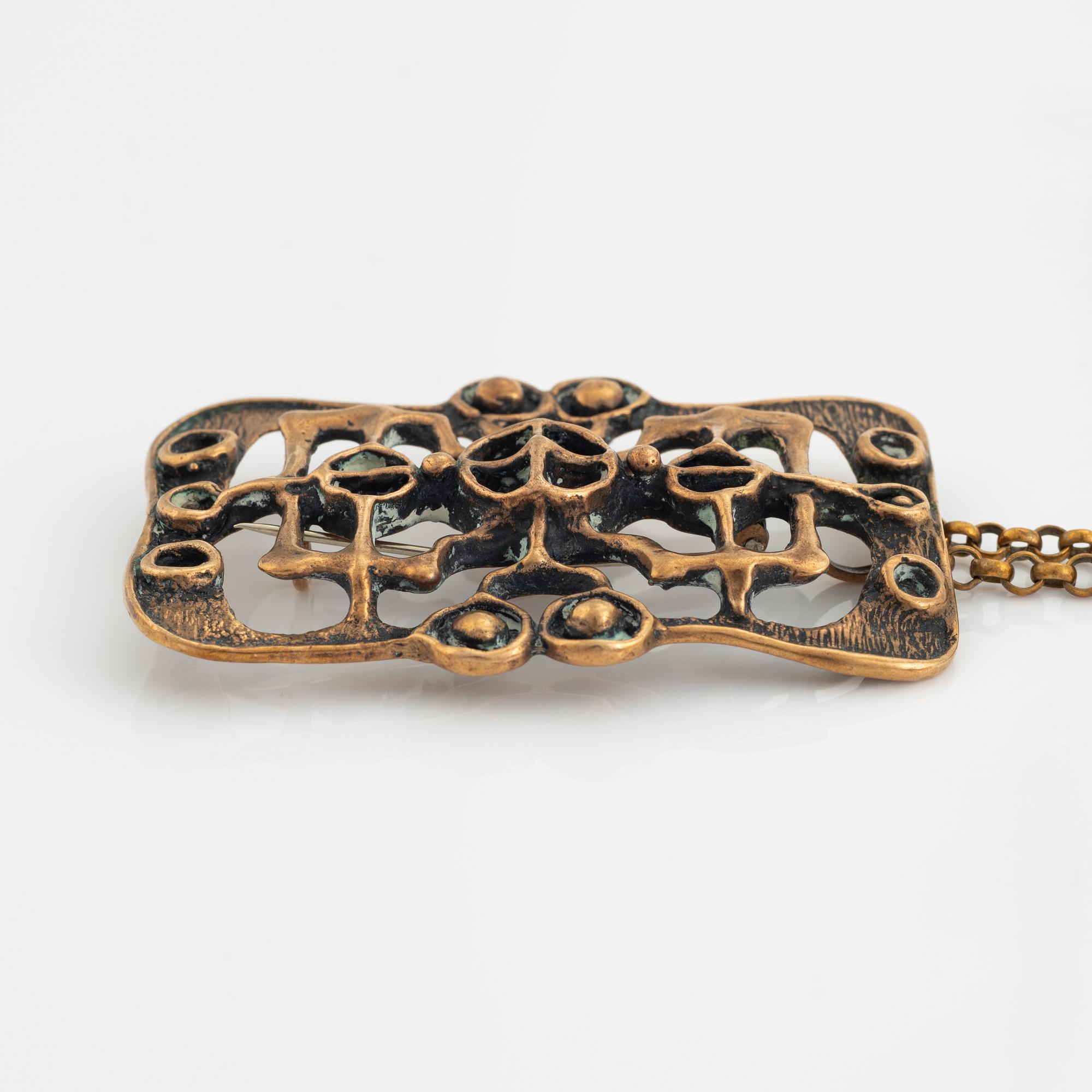 Samling bronssmycken, 4 st, armband, tre hängsmycken, bla Sarpaneva och Uni Tangerud, för David Andersen, Norway.