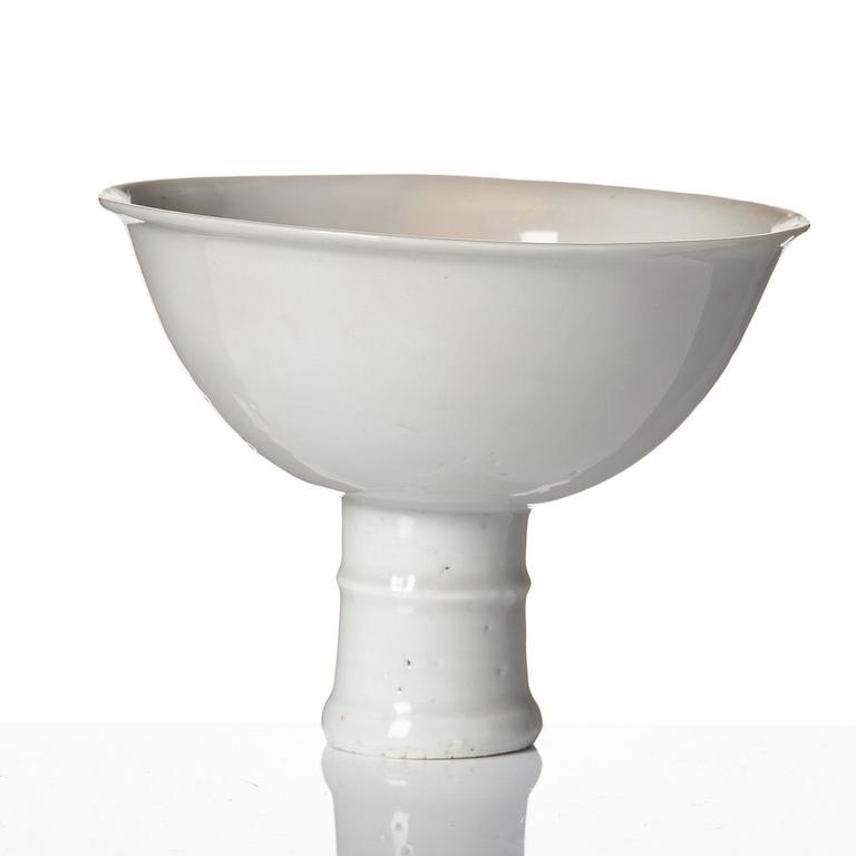 A white glazed anhua decorated stemcup, Ming dynasty (1368-1644).