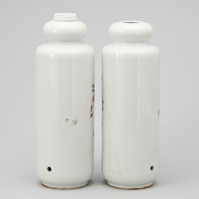 VASER, ett par, porslin, Kina, 1900-tal.