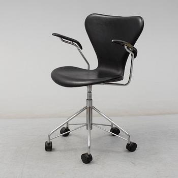 ARNE JACOBSEN, a 'Seven' leather desk chair for Fritz Hansen Denmark 1985.