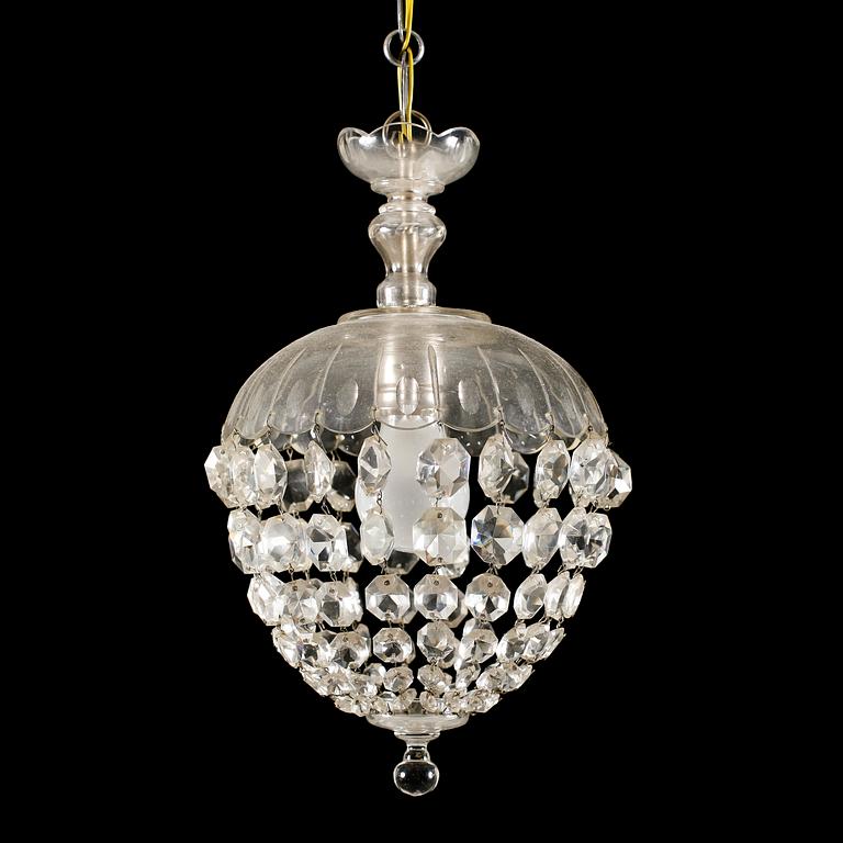 TAKLAMPA, glas, 1900-talets första hälft. Höjd 35 cm.