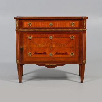 BYRÅ, gustaviansk stil, 1800-tal.