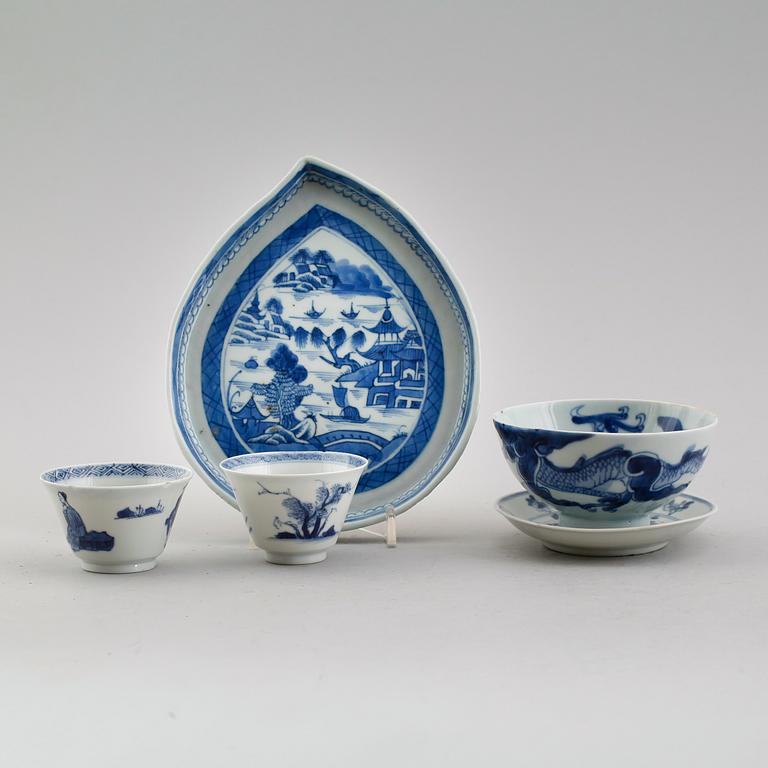 PORSLINSFÖREMÅL, 5 st, Kina, 1700-/1800-tal.