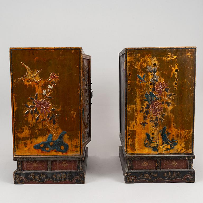 A pair of chinese cabinets, 20th Century.