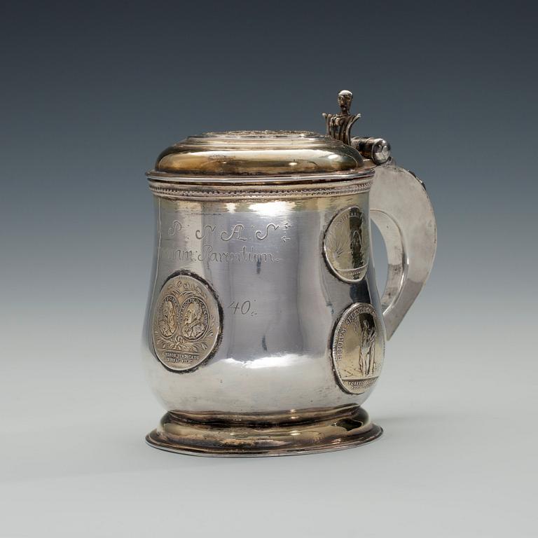 A TANKARD, silver. Lars Hackzell Strängnäs 1737-73. Height 15,5 cm. Weight 710 g.