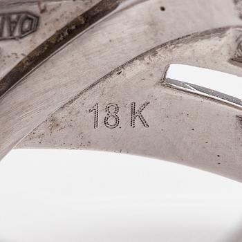 An 18K white gold ring with diamonds ca. 1.66 ct in total.