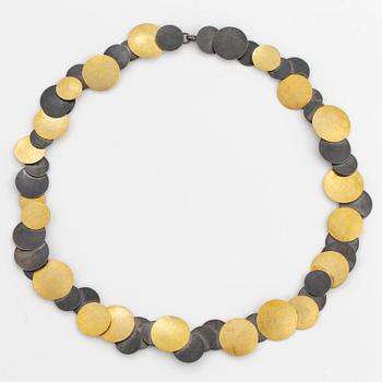 Collier silver.