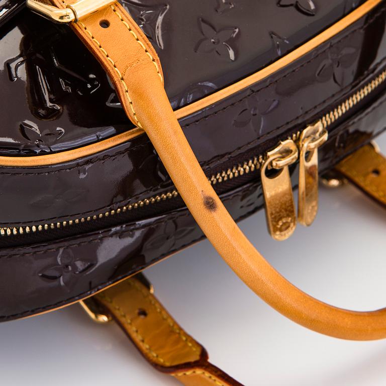 Louis Vuitton, a Monogram Vernis leather "Summit Drive" bag.