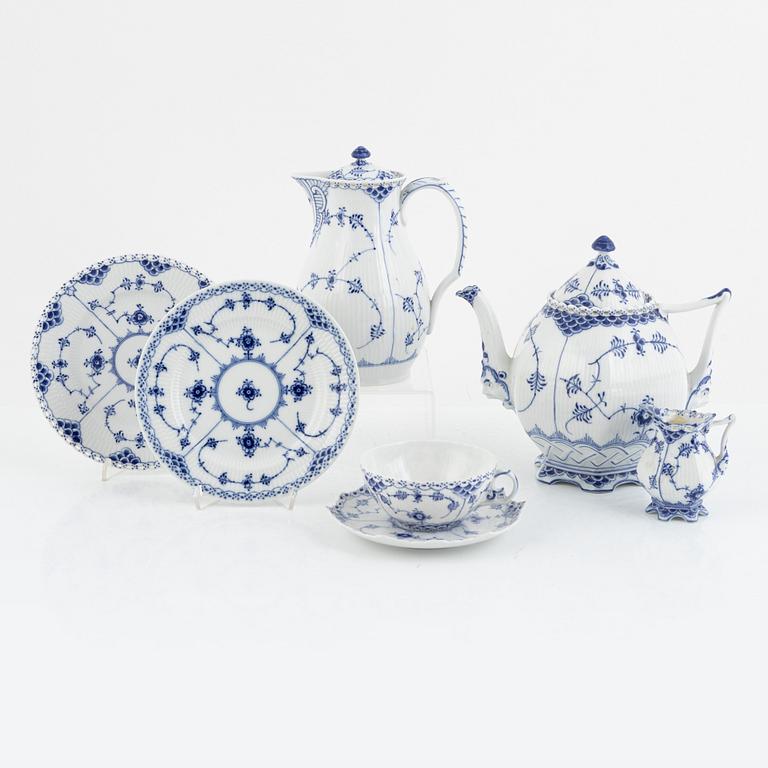 24 pieces to a porcelain coffee and tea service, "Musselmalet", Royal Copenhagen, Denmark.