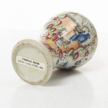 Fat samt vas, porslin. Qingdynastin, 1700/1800-tal.