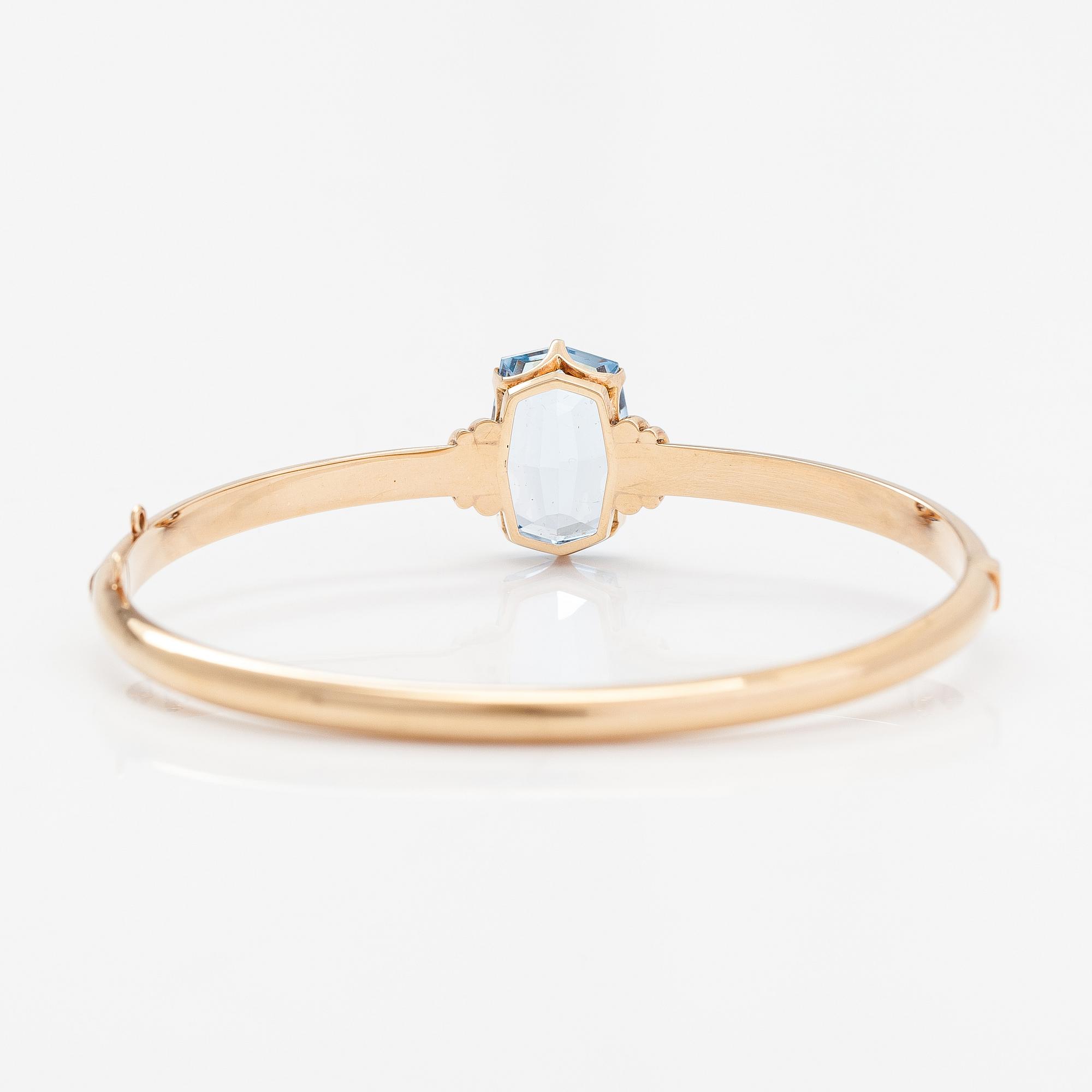 Rannekoru, 14K kultaa, synteettinen spinelli. Westerback, Helsinki 1940.