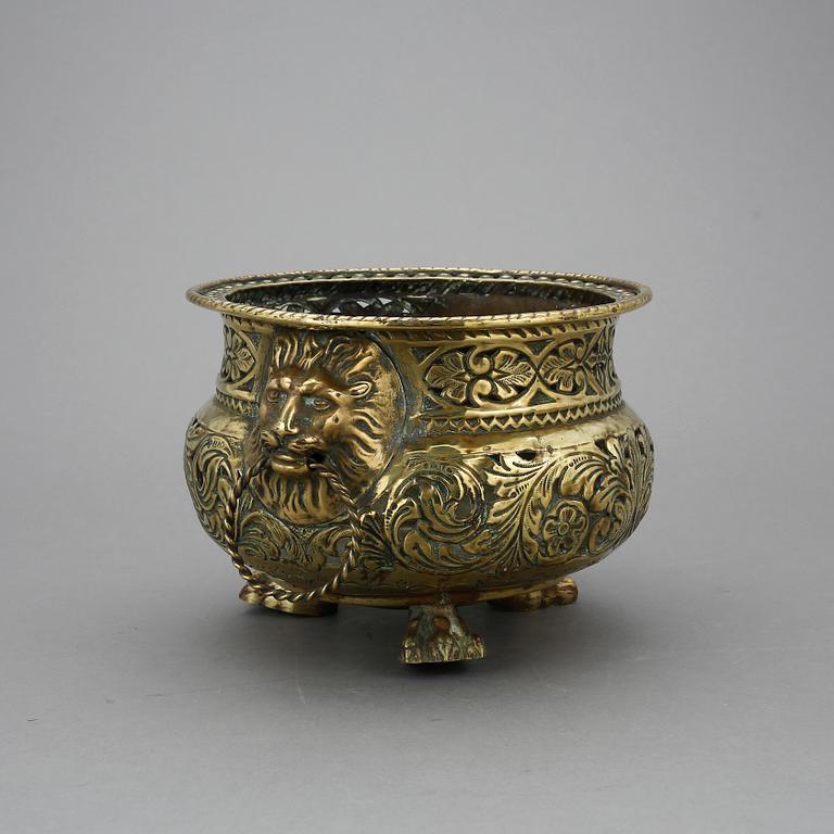 YTTERFODER, mässing, 1900-tal.
