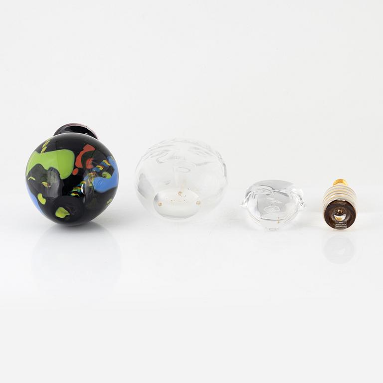 Glasföremål, 4 st, bl.a. Martti Rytkönen och Kjell Engman, Orrefors samt Kosta Boda.