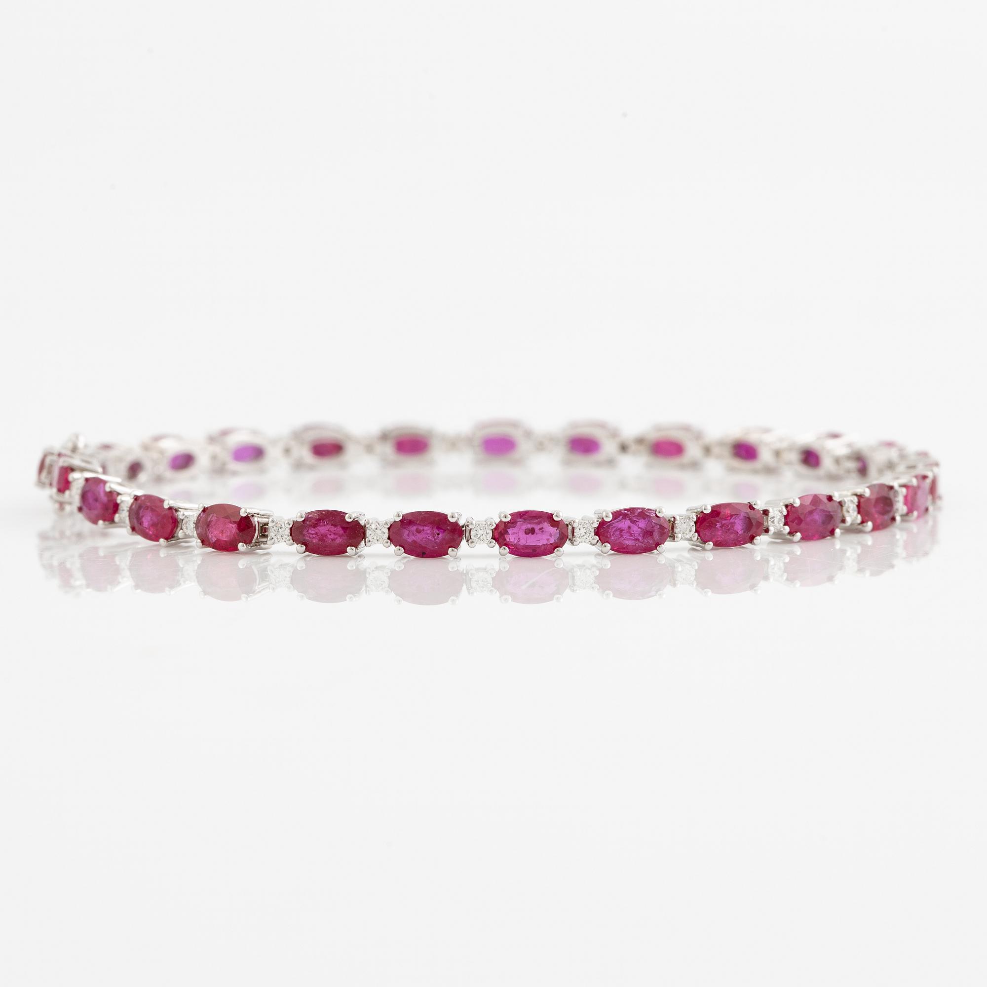 Bracelet 18K white gold with rubies and brilliant-cut diamonds.