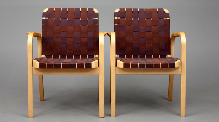 KARMSTOLAR, ett par, modell 45, Alvar Aalto, Artek. Modellen formgiven 1947.