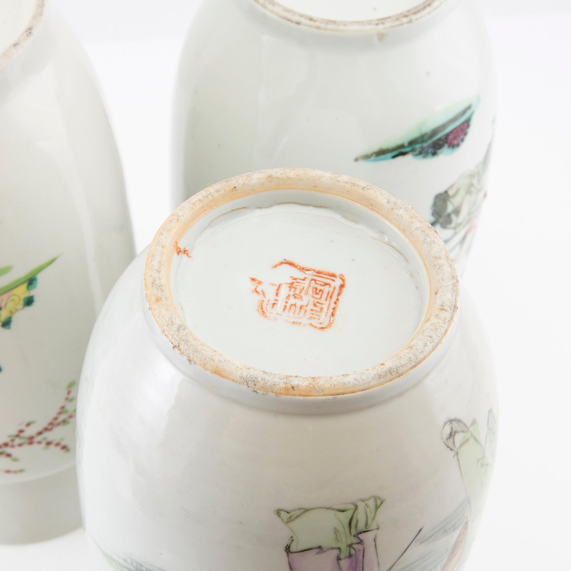 A set of 3 Chinese jars with covers, 20th century.