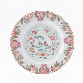 A famille rose dish, Qing dynasty, first half of the 18th century.