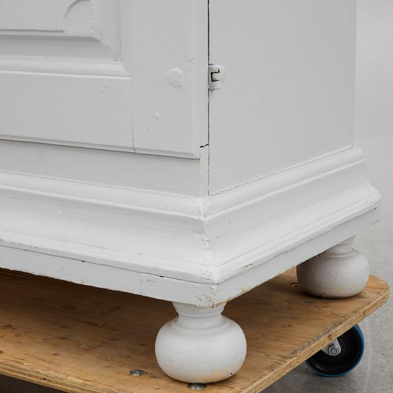 A two-part cabinet, 18th/19th century.