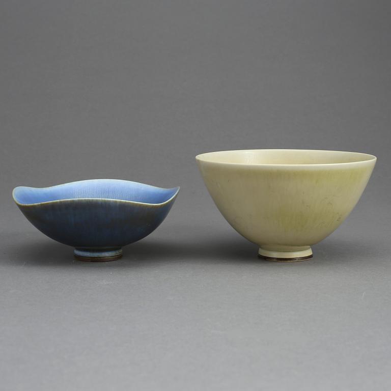 SKÅLAR, 2 st, stengods, Berndt Friberg, Gustavsberg studio. 1951 och 1962.