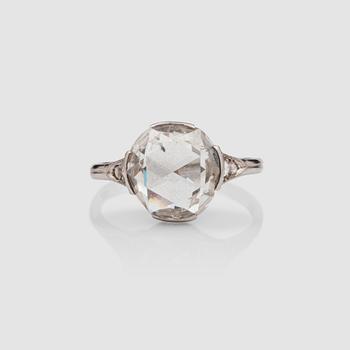 A large rose-cut diamond ring. Circa 1.25 cts.