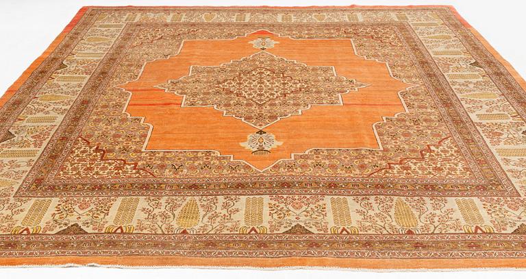 An antique 'Haj Jalili' Tabriz carpet, ca 375 x 303 cm.