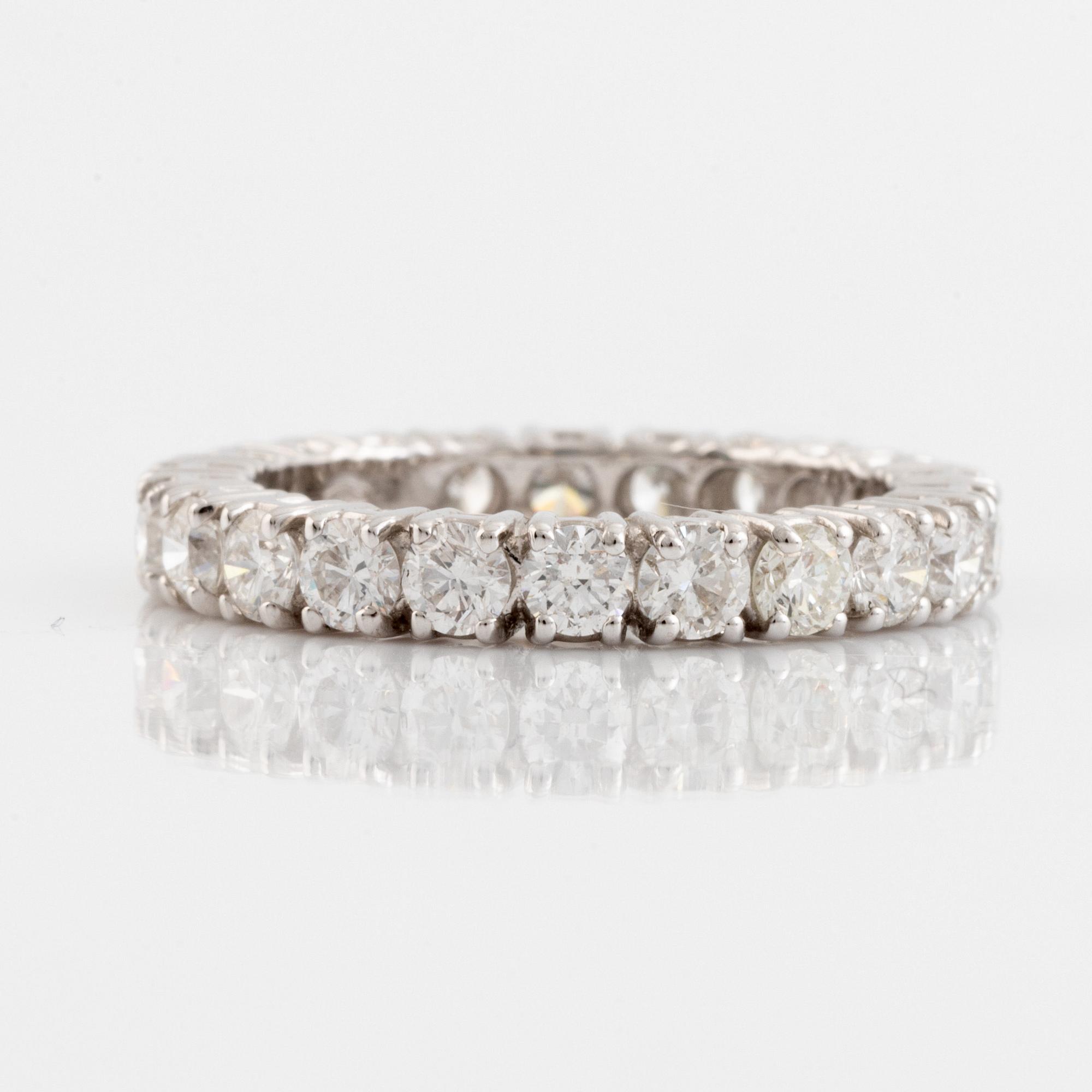 Ring, med briljantslipade diamanter, medföljande HRD report.