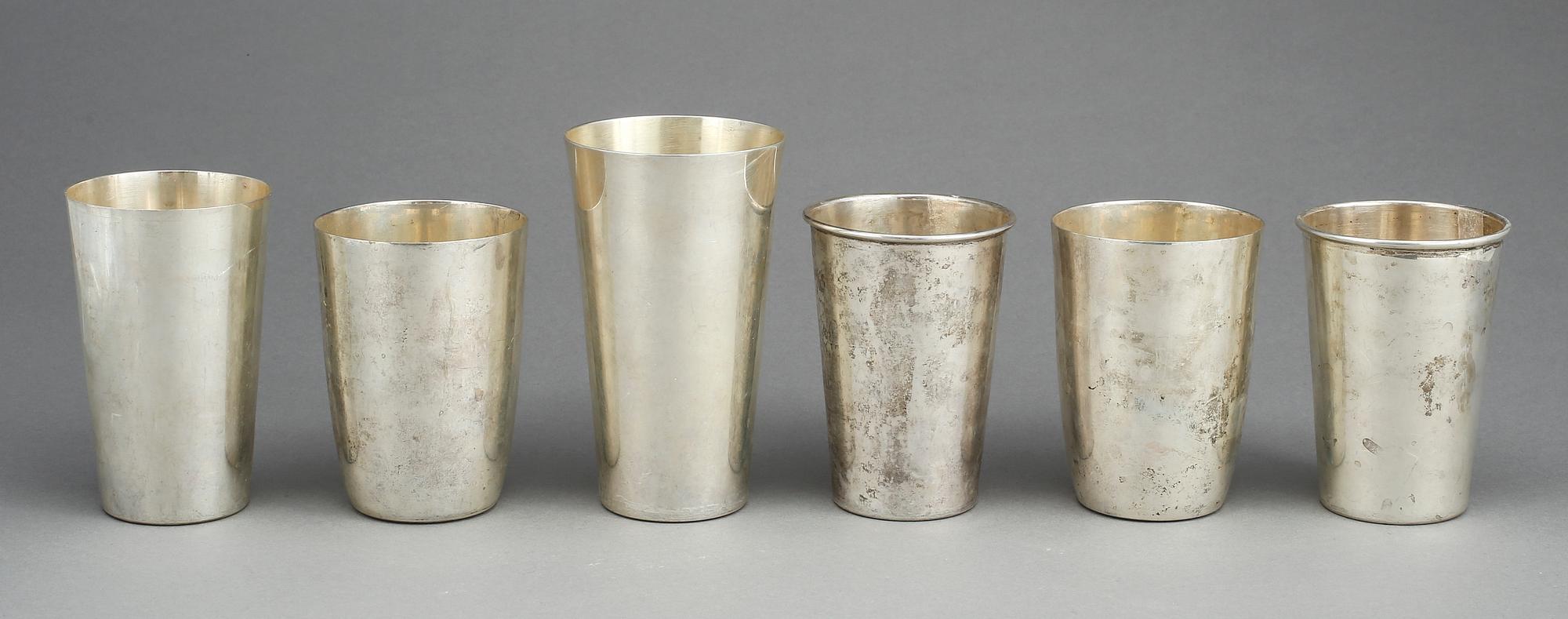 BÄGARE/VASER, 6 st, silver, Sydamerika 1900-talets andra hälft. Vikt tot ca 994 gram.