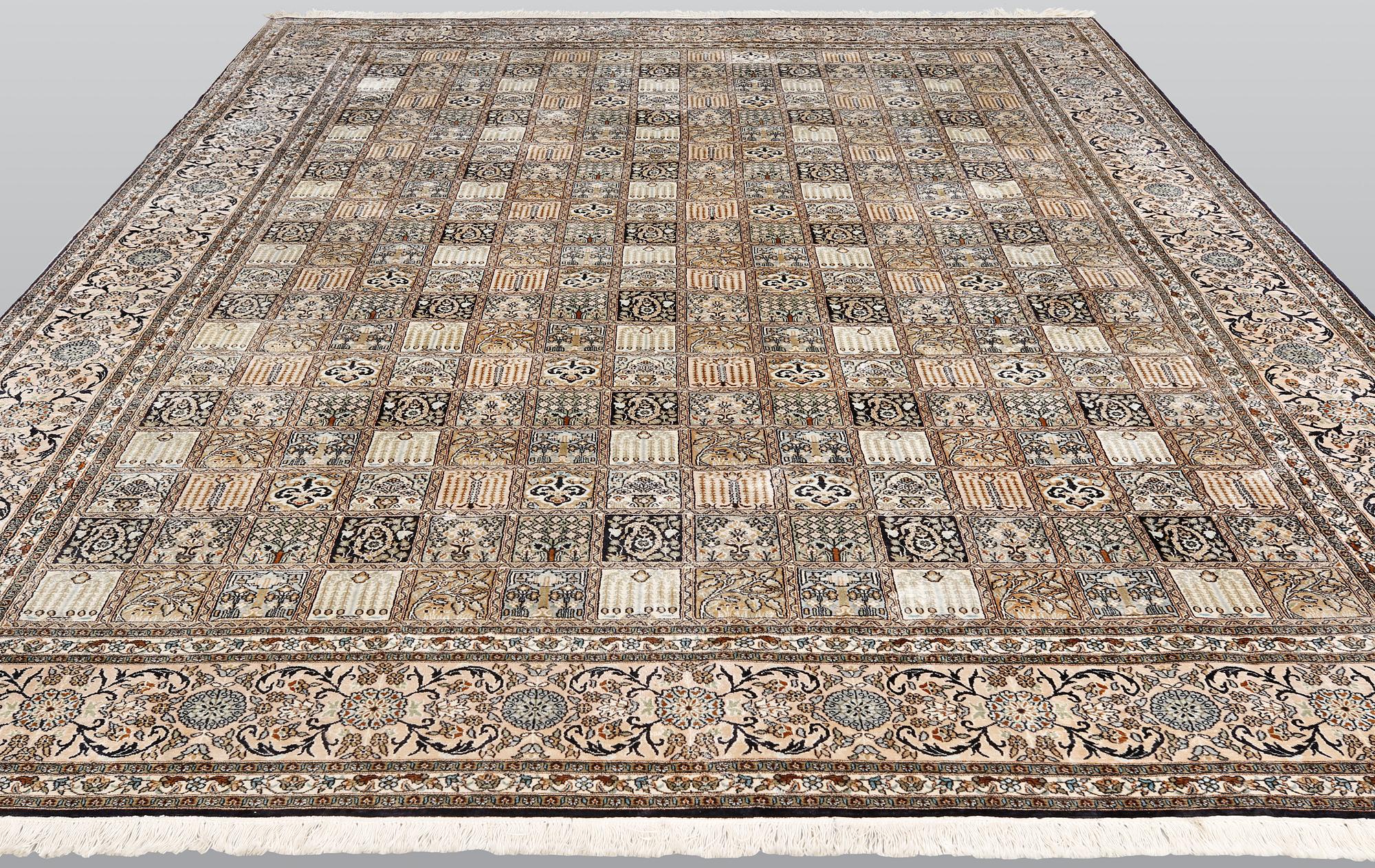 Matta, Silke Kashmir, ca 372 x 275 cm.