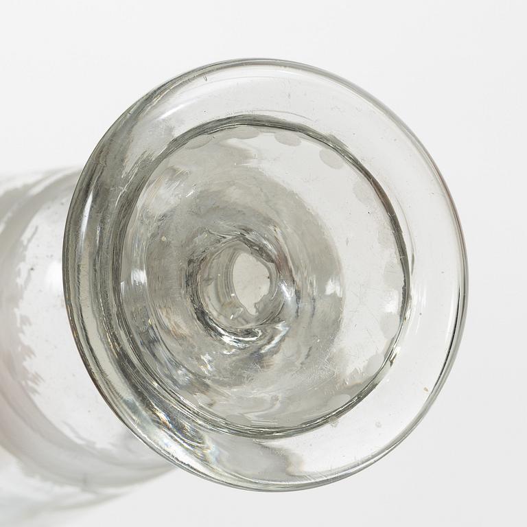 A lidded cup with four glasses, 20th century.