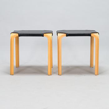 Alvar Aalto, pallar, ett par, modell X601, Artek 1900-talets senare hälft.