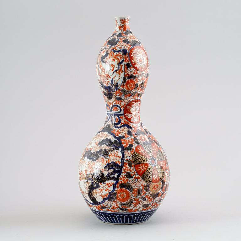 VAS, porslin, Japan, Imari, omkring år 1900.